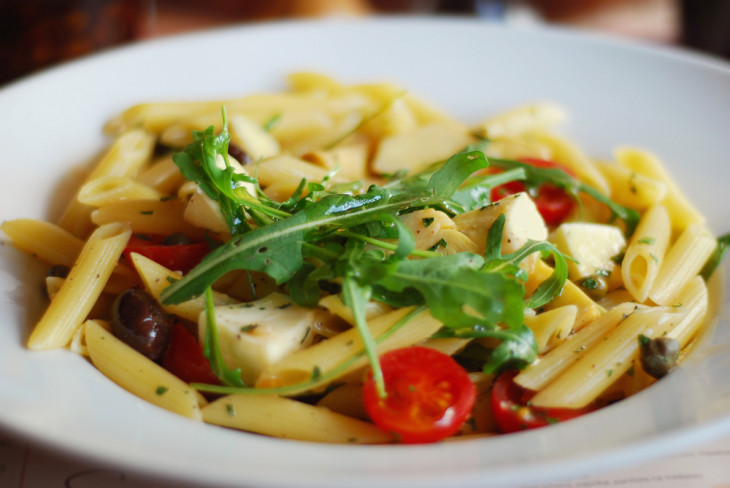 Pastasallad med fetaost och avokado