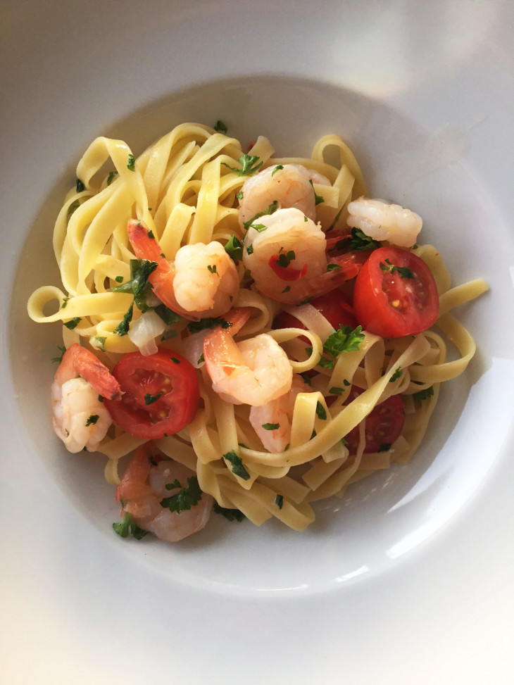 Pasta med räkor, vitlök och chili